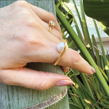 Load image into Gallery viewer, Floating Pearl Ring