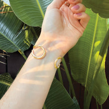 Load image into Gallery viewer, Gala Scallop Cuff